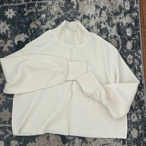 Cream Turtle Neck Urban Outfitters (XS)
